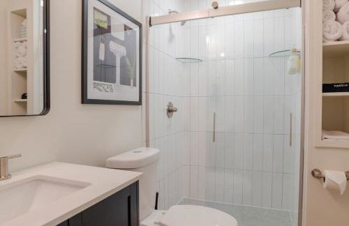 Large Luxury Home with Media Room and Game Room - 10 mins to Campus & Stadium - Foto 75