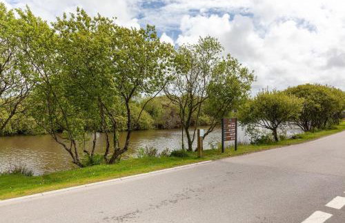 KingFisher Hot Tub & log Burner house on Premium lakeside with Resort Facilities - Foto 8