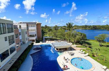 GUARAJUBA PARAÍSO DAS ÁGUAS - APT 2 quartos com AR e TV em TODOS os cômodos - Incluso Roupa de CAMA e BANHO - Filtro de Água Gelada e Maquina de Lavar dentro do APT - TOTAL CONFORTO PARA VC E SUA FAMILIA - Cond A beira da Lagoa e perto da PRAIA - Foto 1