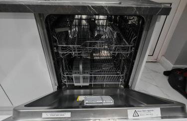 Bright 4BR Home, Outdoor Garden, Easy Parking - Foto 27