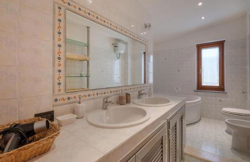 4 Bedroom Lovely Apartment In Nerola - Foto 37