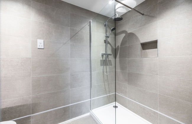 Stunning 2-bed Apartment in Camberley - Foto 30