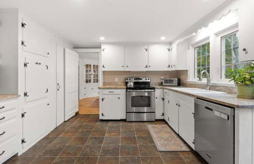 Game Room Central AC 4 mins to Craigville Beach - Photo 5