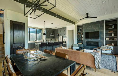 Luxe 3BR Lake Escape - BBQ Firepit & Pickleball - Foto 12