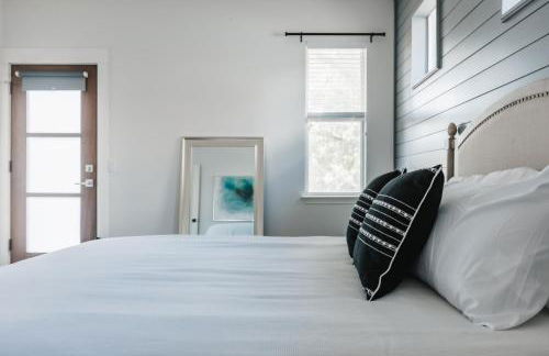 Modern 2-Story Cowboy Pool Home with King Beds Walk to 6th St & Rainey Street - Foto 22