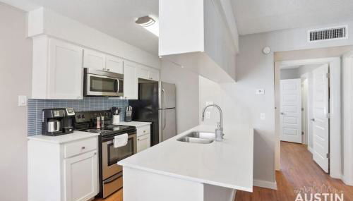 Cook and Gather Around in a Fully Equipped Apartment - Foto 4