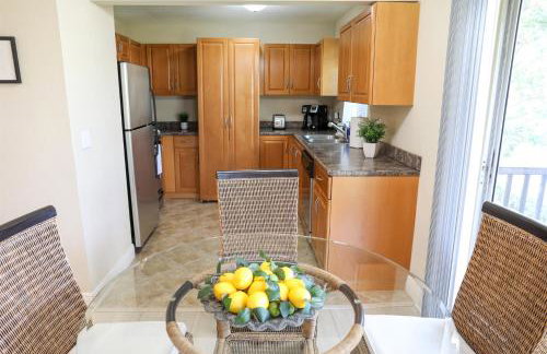 Sunnyside Palms - 2BR, Poolside, 5 min to Beach - Foto 24