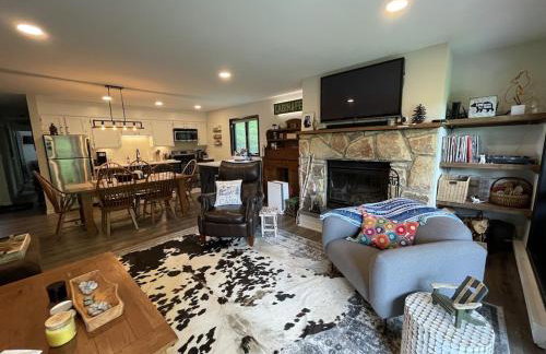 Mountain Condo with Modern Cabin Style - Foto 15