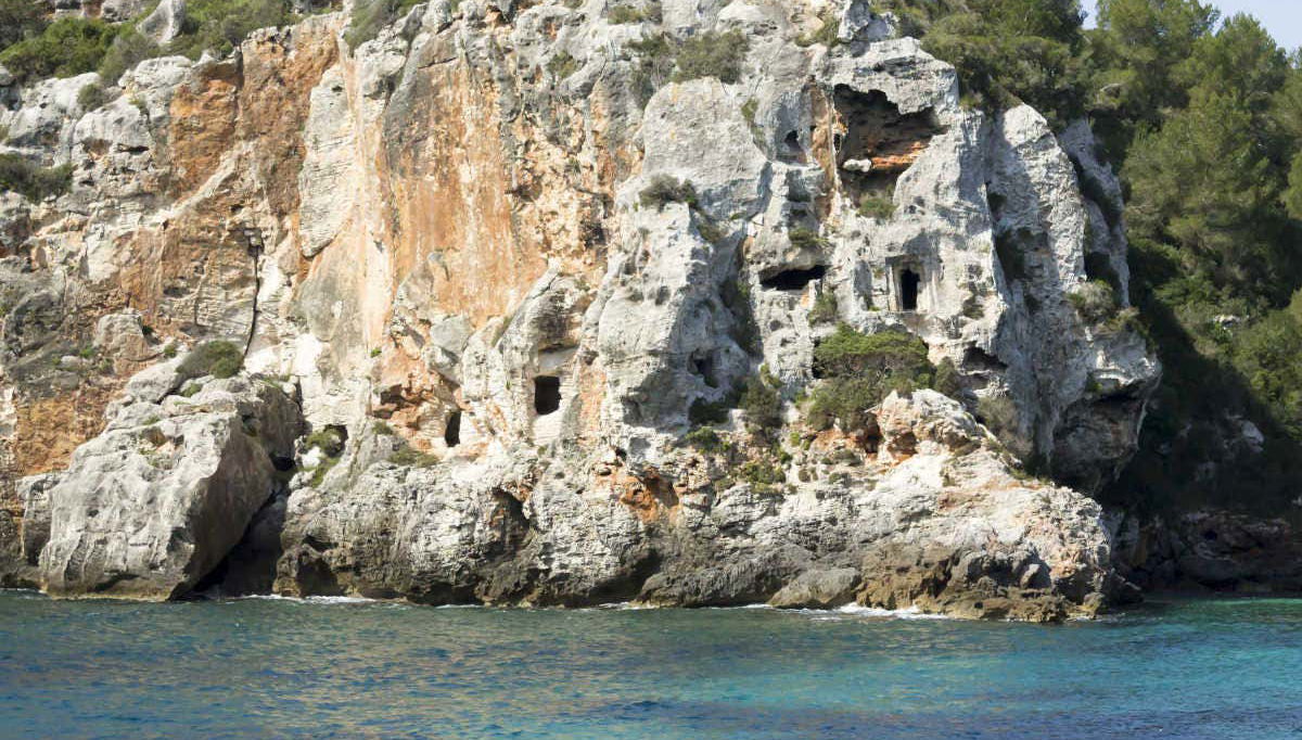 Tour en kayak por las cuevas de Cala en Porter - Foto 1