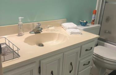 Gorgeous 2 Bedroom Waterfront Condo - Foto 10