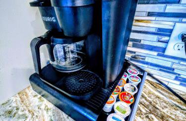 5 Mins from beach and has pool, hot tub, games, pet friendly - Foto 2