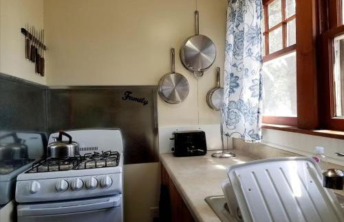 Gorgeous Getaway Cabin in the Woods near Lake Michigan in Wellston, Michigan - Foto 7