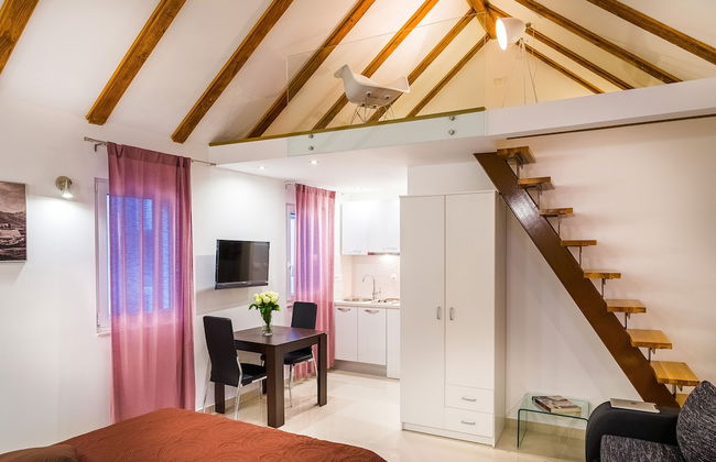 Split Oasis Apartments - Photo 11