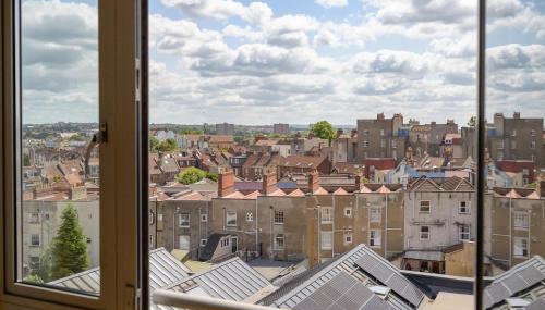 Apartment with Cityscape Views & Private Parking - Foto 3