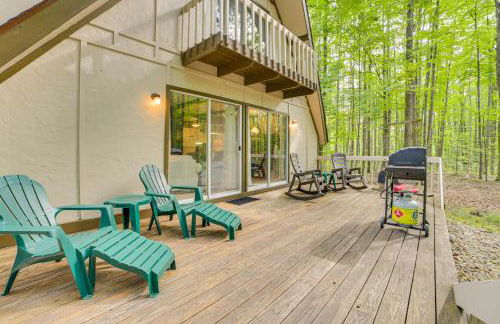 Lake Access Cabin with Deck, Fire Pit and Grill! - Foto 3