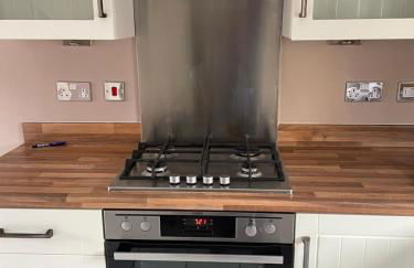 Stunning Large Detached Gloucester, 4 beds, 3 bedroom, 2 bathroom property, Nr Chelt, The Docks and Quays sleeps 6 - Photo 44