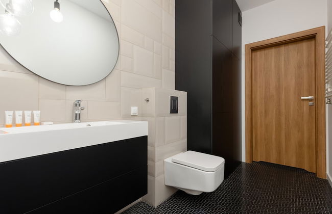 Minimalist Apartment in Łódź by Renters - Foto 22