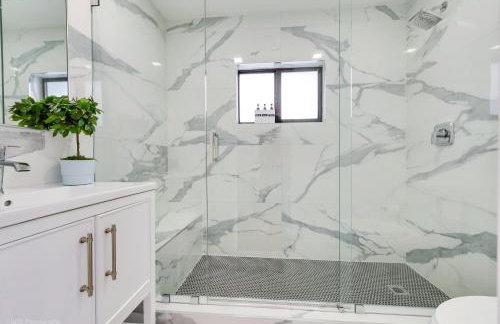 The World's Mansion - Game Room, 9 Bedrooms, HtdPool, Mini Golf, BBQ - Foto 33