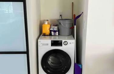 Serene Modern Home Backdoor with great WiFi, games, movies, patio seating and bbq Easy Access to North Joshua Tree National Park in 10 minutes - Foto 73