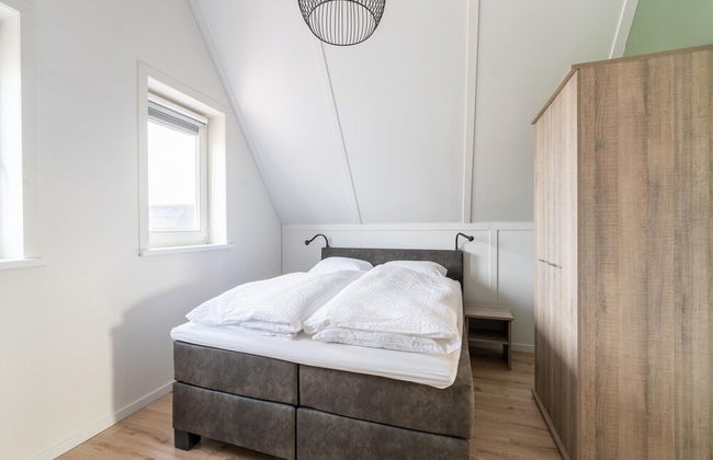 Luxurious Holiday Home With Parking - Photo 9