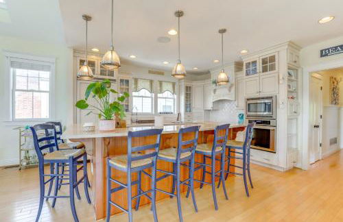 Spacious Avalon Beach House - 2 Blocks to Water! - Foto 8