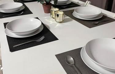 Piso Grande Amplio para grandes grupos 4 Dormitorios 2 baños,Asc 4AC y WIFI - Photo 2