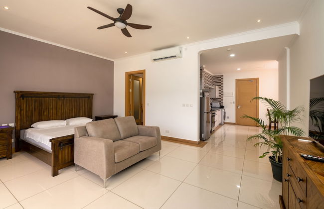 Royale Suites by Arc Royale Luxury Apts - Photo 8