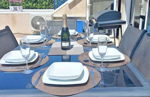 Spacious ground floor apartment overlooking the beautiful communal pool - Foto 7