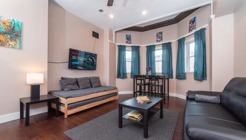 Walk to Acrisure - Parking - Location - GroupStay - Foto 2