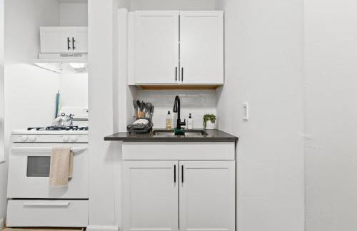 Convenient 2BR - Walking distance to Times Square - Foto 17