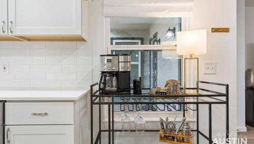 Near BBQ, Coffee More in Brentwood Pet-Friendly 2BR 1BA Condo By Austin Vacay - Foto 2