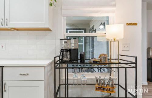 Near BBQ, Coffee More in Brentwood Pet-Friendly 2BR 1BA Condo By Austin Vacay - Foto 2