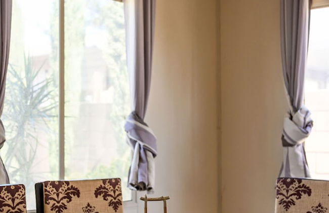 Spacious Family Retreat w Garden Modern Comfort - Photo 74