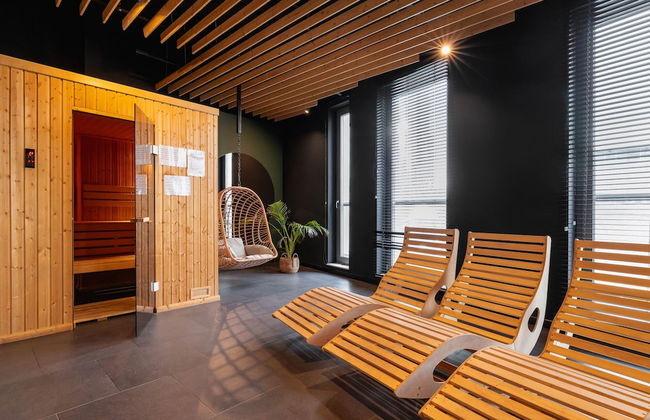 Apartment With Large Balcony by Renters - Photo 49