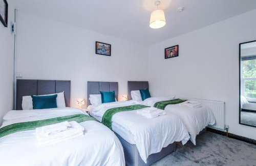 Spacious 5 bedroom house near Leeds City Centre sleeps 12 suits contractors with free parking - Foto 54