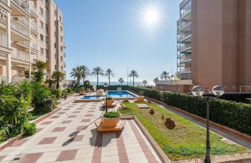 SeaFront 1ª línea y 2 piscinas - Foto 4