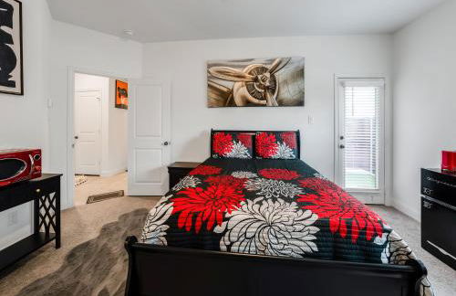 Retro Living! - Photo 1