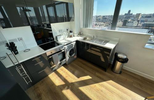 Two Bedroom City View Apartment Liverpool by StaySavvy Accommodation - Photo 64