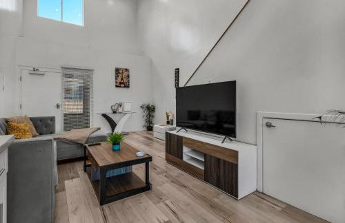 Spacious One-Bedroom Loft With Dining Area & Gated Parking - Foto 13