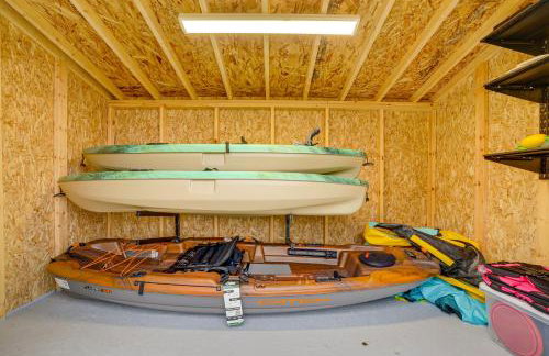 Hot Tub, Fire Pit! High-End Cedar Creek Lake Haven - Foto 35