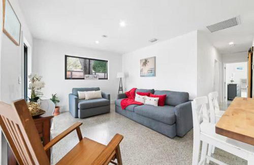 Lakefront Villa with Heated Pool Kayaks and Outdoor Fun - Foto 32