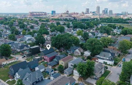 Downtown Indy, Rooftop Deck with Hot Tub, Gym, Bikes, Tesla Charger - Photo 33