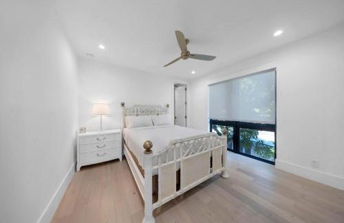 LVS Villa Blanco 5BR Coastal Oasis with Rooftop Sunset Deck Heated Pool Spa & Walk-to-Beach Access - Foto 14