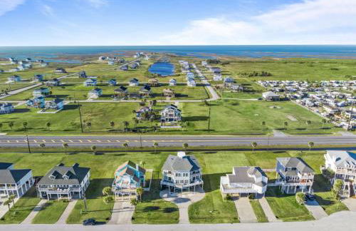 3-story beach house with incredible ocean views, steps to the beach - Photo 45