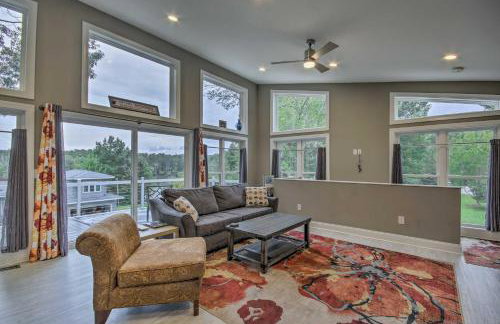 Waterfront Greenwood Getaway with Deck and Grill! - Foto 5