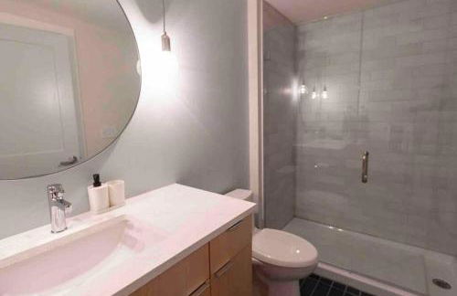 Spacious 2 bed 2 bath Downtown OTR condo minutes walk to the Reds Bengals stadium & more! - Foto 18