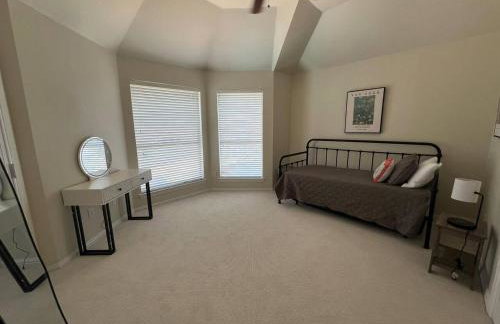 Lovejoy Serenity - Amazing pool, Games, Movie Room - Photo 34