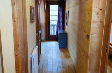 Spacious Ski Chalet In Traditional French Village, sleeps 8, Four Star with fibre broadband - Photo 8