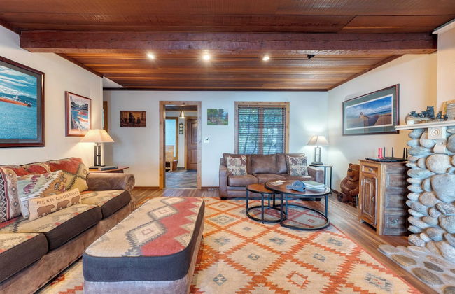 Lakefront Haven by Avantstay Minutes to Ski Resorts Private Dock - Photo 10