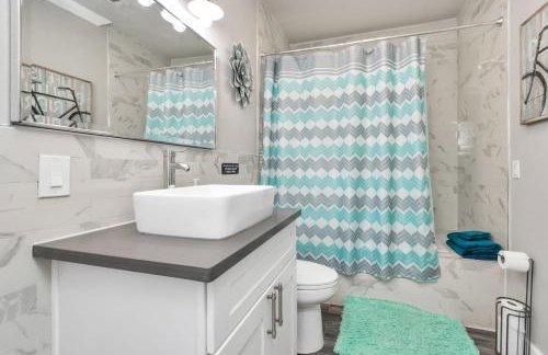 Prolific Blue Oasis near Med Ctr Dwntwn Galleria - Photo 23